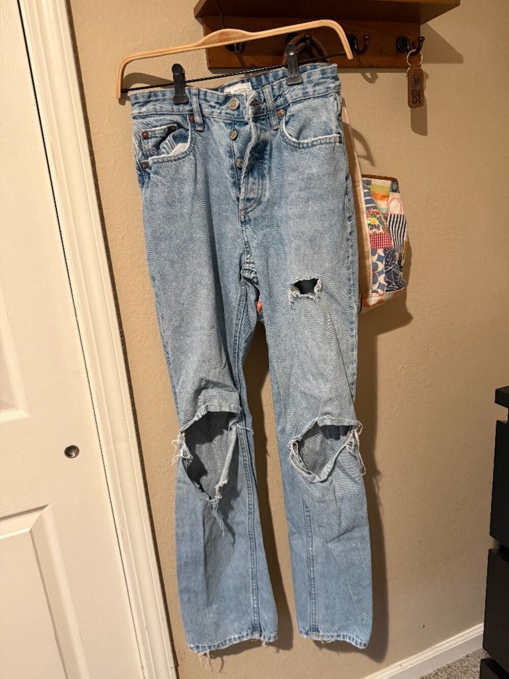 Zara distressed light colored jeans - size 2
